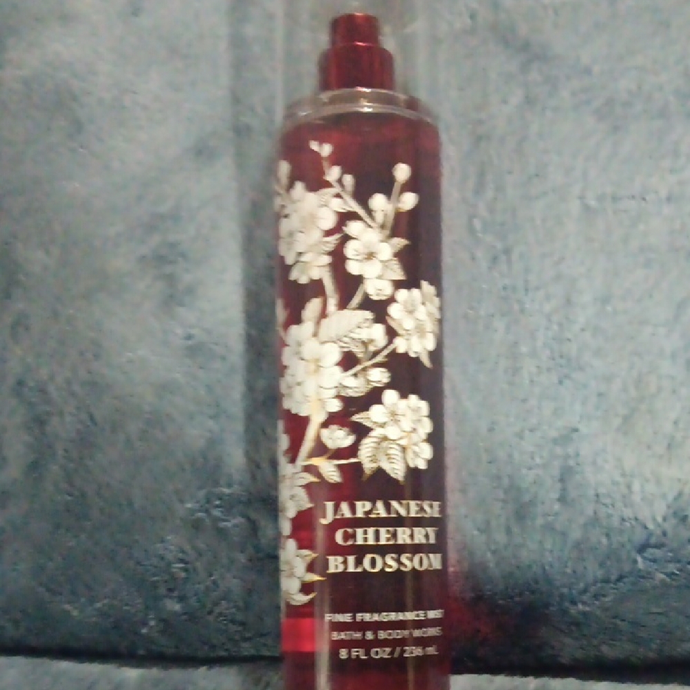 Bath & Body Works Japanese Cherry Blossom Fragrance Mist - Red